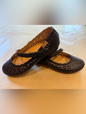 PIKOLINOS Mary Jane Flats - Black